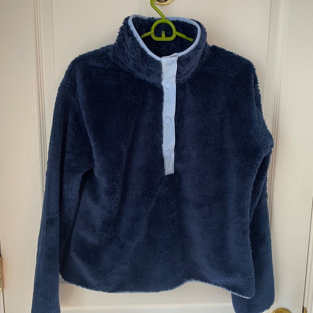 nwt vineyard vines fleece (size m)